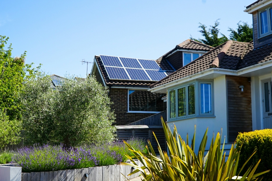Best Solar Panel Kit for Home Use in 2025: Luan Solar's SUN-PV Energy Storage